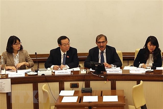 ທ່ານຮອງປະທານສະພາແຫ່ງຊາດຫວຽດນາມຟຸ່ງກວ໊ກຫຽນເຮັດວຽກກັບການນຳສະພາສູງອີຕາລີ