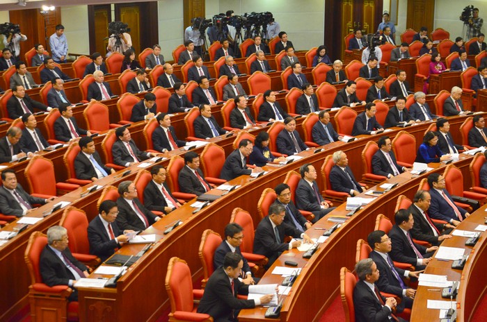 ມື້​ເຮັດ​ວຽກ​ທີ 2 ຂອງ​ກອງ​ປະ​ຊຸມ​ຄັ້ງ​ທີ 11 ຄະ​ນະ​ບໍ​ລິ​ຫານ​ງານ​ສູນ​ກາ​ງ​ພັກ​ຊຸດ​ທີ XII