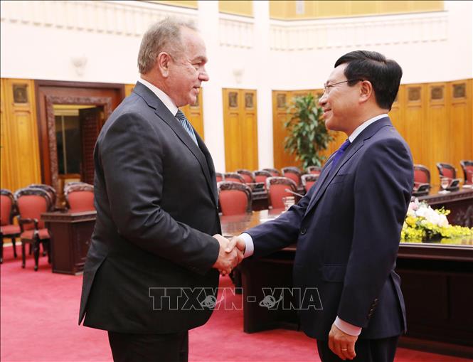 ທ່ານ ຟ້າ​ມ​ບິ່ງ​ມິງ ຮອງ​ນາ­ຍົກ­ລັດ­ຖະ­ມົນ­ຕີ, ລັດ­ຖະ­ມົນ­ຕີ​ກະ­ຊວງ​ການ​ຕ່າງ­ປະ­ເທດ ຫວຽດ­ນາມ ໃຫ້­ການ​ຕ້ອນ­ຮັບ​ຄະ­ນະ​ວິ​ສາ​ຫະ​ກິດ ອາ­ເມ­ລິ­ກາ