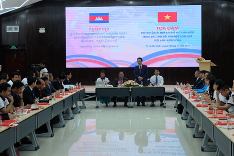 ບັນ​ດາ​ນັກ​ຂ່າວ​ໜຸ່ມ ແລະ ຊາວ​ໜຸ່ມ​ມີ​ບົດ​ບາດ​ສຳ​ຄັນ​ໃນ​ການ​ຊຸກ​ຍູ້​ນ້ຳ​ໃຈ​ມິດ​ຕະ​ພາບ​ລະ​ຫວ່າງ ຫວຽດ​ນາມ - ກຳ​ປູ​ເຈຍ