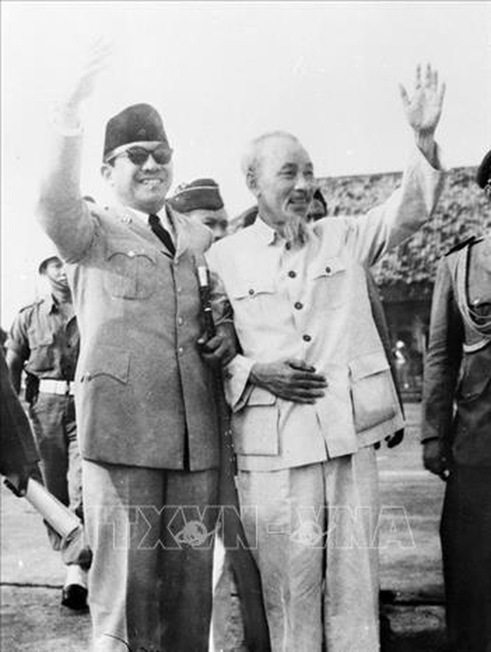 ພິທີສະເຫຼີມສະຫຼອງວັນປະທານໂຮ່ຈີມິນ ເດີນທາງໄປຢ້ຽມຢາມ ອິນໂດເນເຊຍ ຄົບຮອບ 60 ປີ ຖືກຈັດຂຶ້ນຢ່າງສົມກຽດ