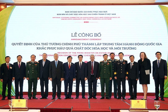 ທ່ານຮອງນາຍົກລັດຖະມົນຕີ ຫວູດຶກດາມ ເຂົ້າຮ່ວມພິທີສ້າງຕັ້ງສູນເຄື່ອນໄຫວແຫ່ງຊາດແກ້ໄຂຜົນຮ້າຍຢ້ອນຫຼັງຈາກສານພິດເຄມີ