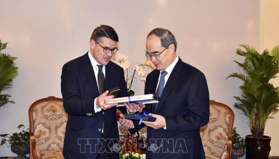 ທ່ານເລຂາພັກນະຄອນໂຮ່ຈີມິນ ຕ້ອນຮັບປະທານລັດຖະສະພາລັດ Hessen, ເຢຍລະມັນ