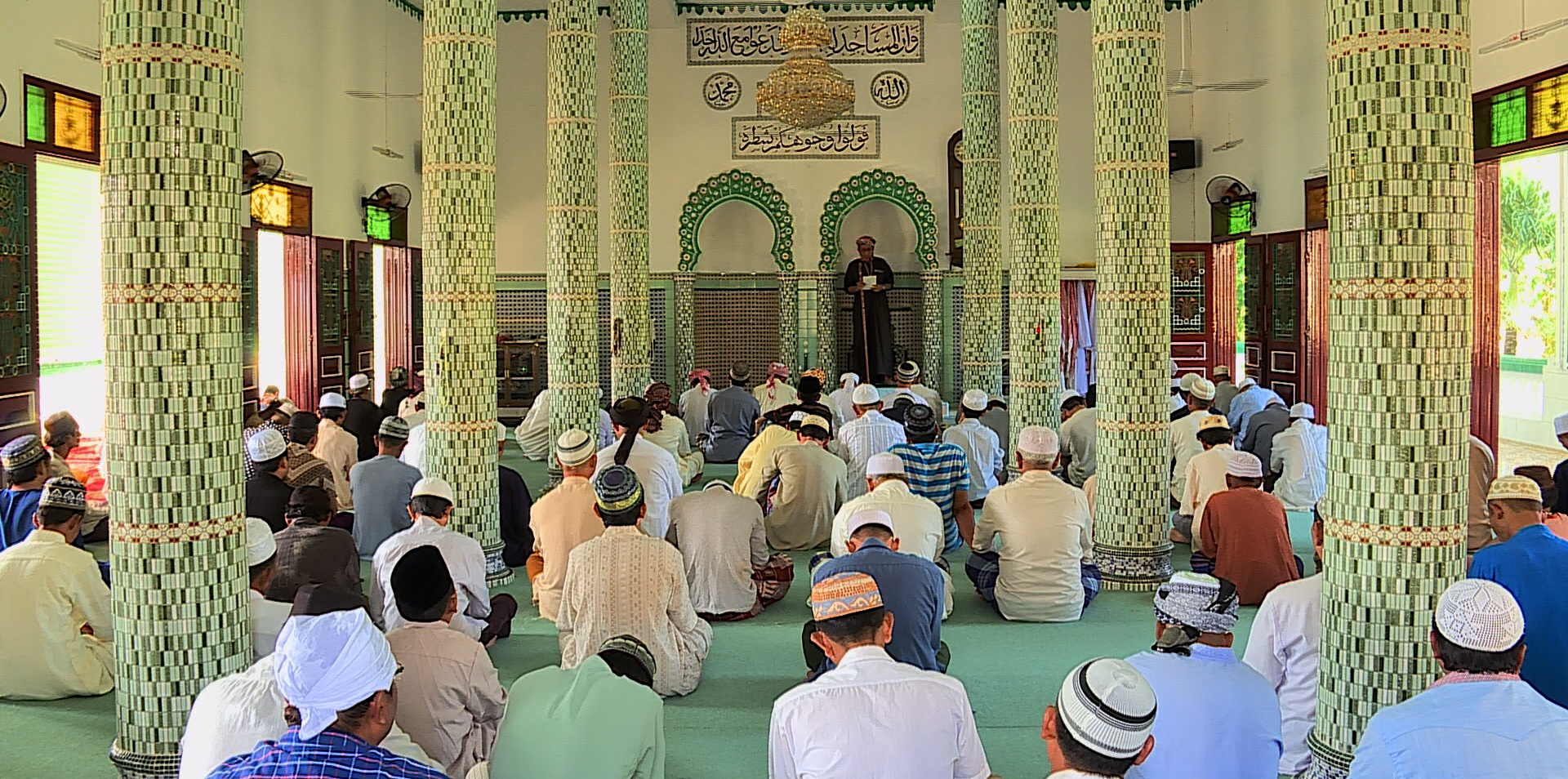 ໝູ່​ບ້ານ​ຈຳ​ດ້ວຍ​ບັນ​ດາ​ຈຸດ​ວັດ​ທະ​ນະ​ທີ່​ເປັນ​ເອ​ກະ​ລັກ​ສະ​ເພາະ