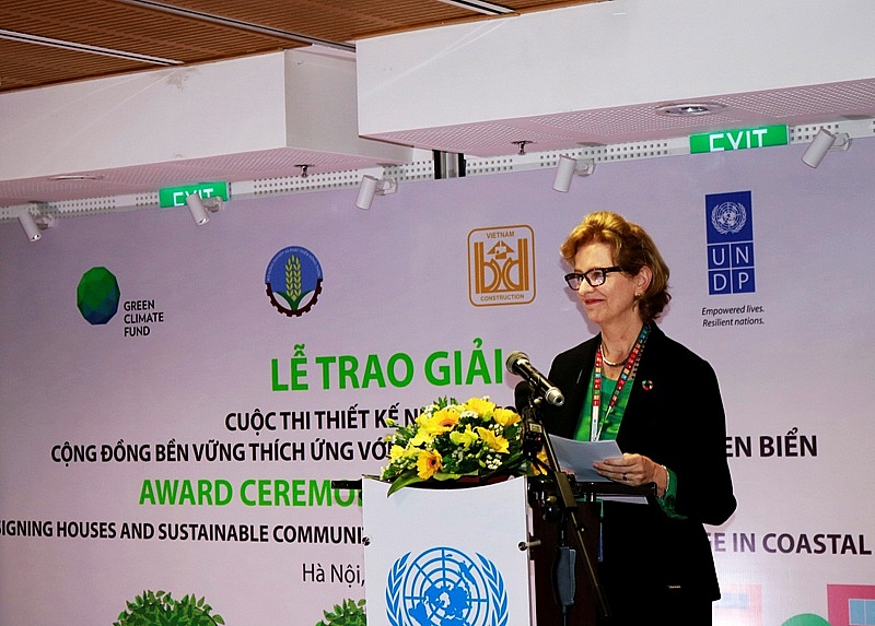 ປະ​ກາດ ແລະ ມອບ​ລາງວັນ​ການ​ສອບ​ເສັງ “ອອກ​ແບບ​ເຮືອນຢູ່​ທ​ີ່​ຄວາມ​ປອດ​ໄພ"