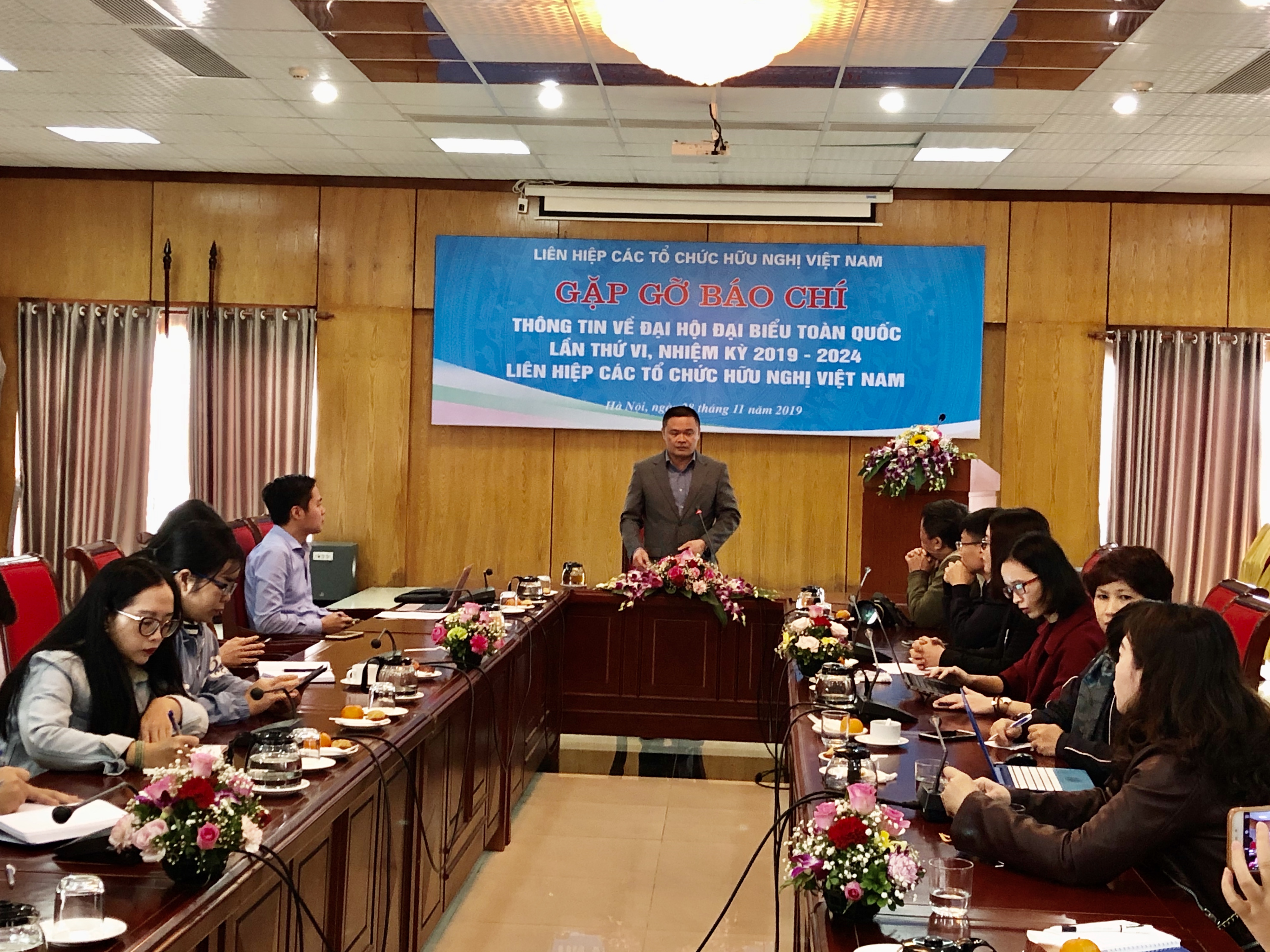 ສືບ​ຕໍ່​ປ່ຽນ​ແປງ​ໃໝ່ ແລະ ເສີມ​ຂະ​ຫຍາຍ​ບົດ​ບາມ ຂ​ອງ ​ການ​ທູດ ປະ​ຊາ​ຊົນ​ໃນ​ສະ​ພາບ​ການ​ໃໝ່