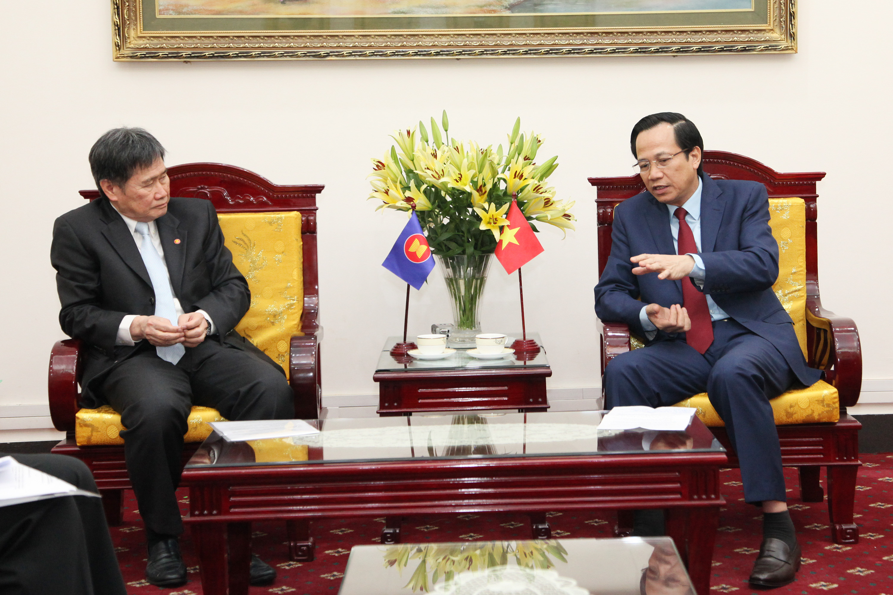 ເລ​ຂາ​ທິ​ການ​ໃຫຍ່ ອາ​ຊຽນ​ຕີ​ລາ​ຄາ​ສ​ູງ​ເລື່ອງ ຫວຽດ​ນາມ ກະ​ກຽ​ມ​ບັນ​ດາ​ເນື້ອ​ໃນ​ຂອງ ເສົາ​ຄ້ຳ ວັດ​ທະ​ນະ​ທຳ - ສັງ​ຄົມ