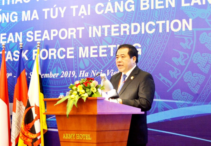 ໄຂ​ກອງ​ປະ​ຊຸມ​ຂັ​້ນ​ລັດ​ຖະ​ມົນ​ຕີ​ກ່ຽວ​ກັບ​ການ​ຕໍ່​ສູ້ກັບ ​ອາດ​ຊະ​ຍາ​ກຳ ​ຢາ​ເສບ​ຕິດ ​ຂ້າມ​ຊາດ