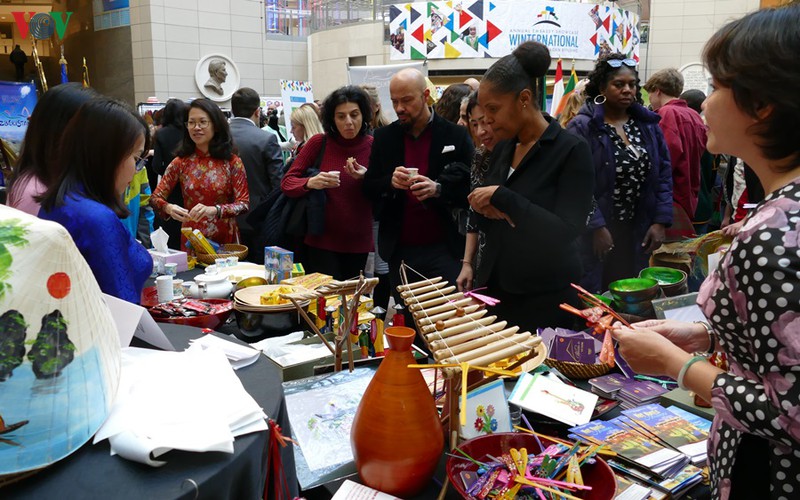 ເຜີຍ​ແຜ່ວັດທະນາທຳ ຫວຽດນາມ ຢູ່ ນະຄອນຫລວງ ວິ​ຊີ​ງຕັນ​ ປະເທດ ອາເມລິກາ