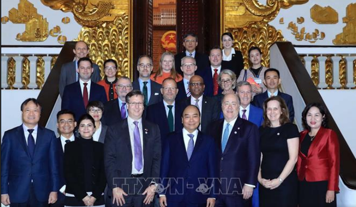 ທ່ານ​ນາ​ຍົກ​ລັດ​ຖະ​ມົ​ນ​ຕີ ຫງວຽນ​ຊວັນ​ຟຸກ ໃຫ້​ການ​ຕ້ອ​ນ​ຮັບ​ສະ​ພາ ດຳ​ເນີນ​ທຸ​ລະ​ກິດ ອາ​ເມ​ລິ​ກາ