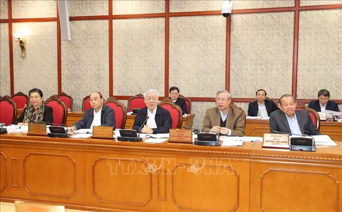 ທ່ານ​ເລ​ຂາ​ທິ​ການ​ໃຫຍ່, ປະ​ທານ​ປະ​ເທດ ຫວຽດ​ນາມ ຫງວຽນ​ຝູຈ້ອງ ເປັນ​ປະ​ທານກອງ​ປະ​ຊຸມ​ກົມ​ການ​ເມືອງ