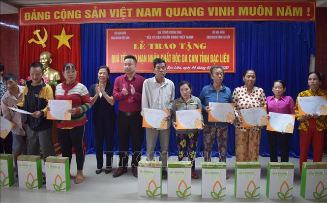 ເອົາ​ໃຈ​ໃສ່​ເບິ່ງ​ແຍງ​ດູ​ແລ ບຸນ​ເຕັດ​ໃຫ້​ແກ່​ບັນ​ດາ​ຄອບ​ຄົວ​ເປົ້າ​ໝາຍ​ນະ​ໂຍ​ບາຍ, ຜູ້​ປະ​ສົບ​ກັບ​ຄວາມຫຍຸ້ງ​ຍາກ