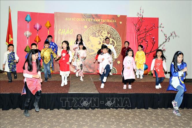 ປະ​ຊາ​ຄົ​ມ​ຊາວ ຫ​ວຽດ​ນາມ ອາ​ໄສ​ຢູ່​ຕ່າງ​ປະ​ເທດ ຕ້ອນ​ຮັບ​ບຸນ​ເຕັດ​ປີ​ຊວດ