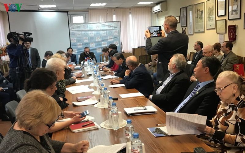 ກອງ​ປະຊຸມ​ສໍາ​ມະ​ນາ​ໂຕະມົນ “70 ປີ​ແຫ່ງ​ກາ​ນຮ່ວມມື​ລະຫວ່າງ ລັດ​ເຊຍ - ຫວຽດນາມ ປະ​ຈໍາ ສະ​ຫະພັນ ລັດ​ເຊຍ