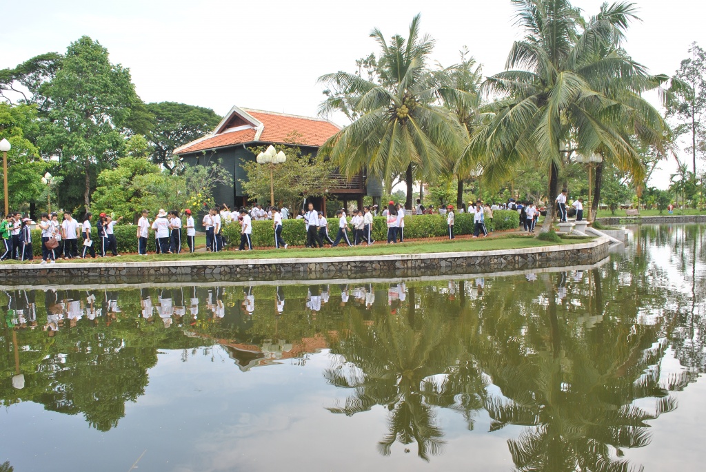 ບັນຍາກາດ​ຟົດ​ຟື້ນ​ມ່ວນ​ຊື່ນ​ຢູ່ສະຖານ​ທີ່​ທ່ອງທ່ຽວຕ່າງໆຂອງຫວຽດນາມ​ໃນ​ຊຸມ​ວັນ​ບຸ​ນ​ເຕັດ
