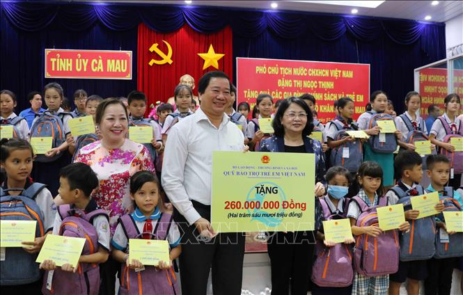 ທ່ານ​ນາງ​ຮອງ​ປະ​ທານ​ປະ​ເທດດັ້ງ​ທິ​ງັອກ​ທິ້ງ ​ໄປຢ້​ຽມ​ຢາມ ແລະ ເຮັດ​ວຽກ ຢູ່ ແຂວງ​ກ່າ​ເມົາ
