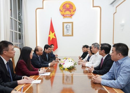 ທ່ານ​ນາ​ຍົກ​ລັດ​ຖະ​ມ​ົນ​ຕີ ຫງວຽນ​ຊວັນ​ຟຸກ ໄດ້​ໃຫ້​ການ​ຕ້ອນ​ຮັບ ​ອຳ​ນວຍ​ການກຸ່ມ​ບໍ​ລິ​ສັດ Texhong ຫວຽດ​ນາມ