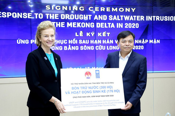 UNDP ໜູນ​ຊ່ວຍ​ເງິນ 185.000 USD ໃຫ້​ແກ່​ບັນ​ດາ​ແຂວງ​ຖືກ​ໄພ​ແຫ້ງ​ແລ້ງແລະນ້ຳ​ທະ​ເລ​ຊຶມ