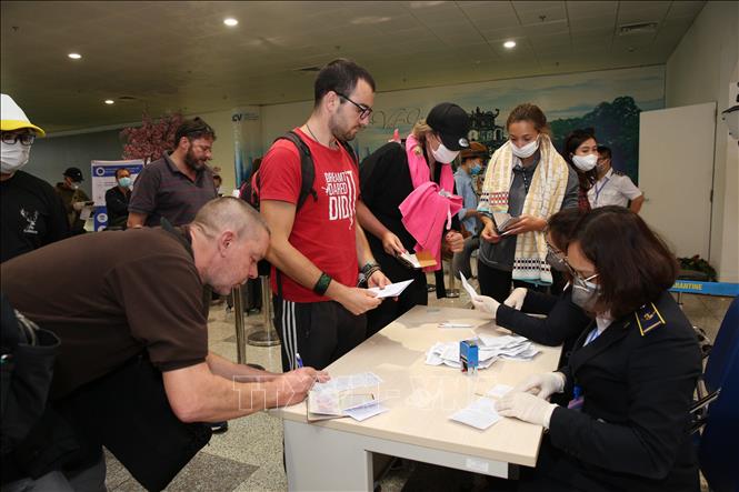 ສ້າງ​ເງື່ອນ​ໄຂ​ອອກວີ​ຊາ, ຕໍ່​ກຳ​ນົດ​ເວ​ລາ​ພັກອາ​ໄສ​ຊົ່ວ​ຄາວ​ໃຫ້​ພົນ​ລະ​ເມືອງ​ຕ່າງ​ປະ​ເທດ​ຍ້ອນ​ຜົນ​ກະ​ທົບ​ຈາກໂລກ​ລະ​ບາດ​ໂຄວິດ -19