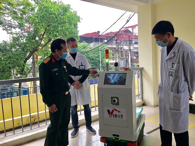 ໂລກລະບາດ​ໂຄ​ວິດ - 19: ຄົ້ນຄວ້າ​ ​ແລະ ປະດິດສ້າງ​ສໍາ​ເລັດ​ ຫຸ​້ນຍົນ​ຂົນ​ສົ່ງເຄື່ອງ​​ໃນບັນດາ​ເຂດ​ແຍກ​ຕົວ​ທີ່​ມີ​ຄວາມ​ສ່ຽງຕິດ​ແປ​ດສູງ