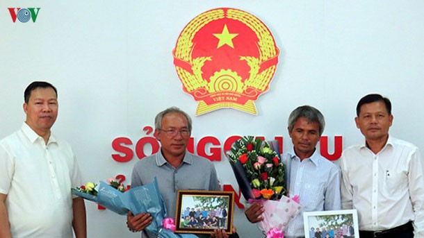 ແຂວງ​ບິ່ງ​ດິ້ງ ມອບສົ່ງ​​ຊາວ​ປະມົງ​ທີ່​ຖືກອຸບັດຕິ​ເຫດ​ຢູ່​ທະ​ເລ ​ໃຫ້​ແກ່​ສະຖານທູດ ຟີ​ລິບ​ປິນ
