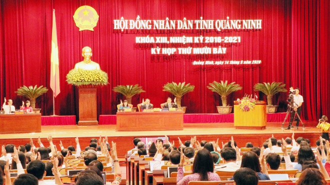 ການທ່ອງທ່ຽວຂອງ ຫວຽດນາມ: ແຂວງ ກວາງນີງ ຮັບຮອງເອົາບ້ວງເງິນກະຕຸ້ນການທ່ອງທ່ຽວມູນຄ່າ 200 ຕື້ດົ່ງ