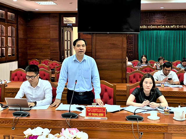 ຫວຽດ​ນາມຍ​ູ້​ໄວ​ຄ​ວາ​ມ​ຄືບ​ໜ້າ​ໃນ​ການ​ປ່ອຍ​ບ້ວງ​ເງິນ​ຊ່ວຍ​ເຫຼືອ​ການຮັບປະ​ກັນ​ຊີ​ວິດ​ສັງ​ຄົມ​ໄລ​ຍະຫຼັງ ໂລກ​ລະ​ບາດ Covid – 19
