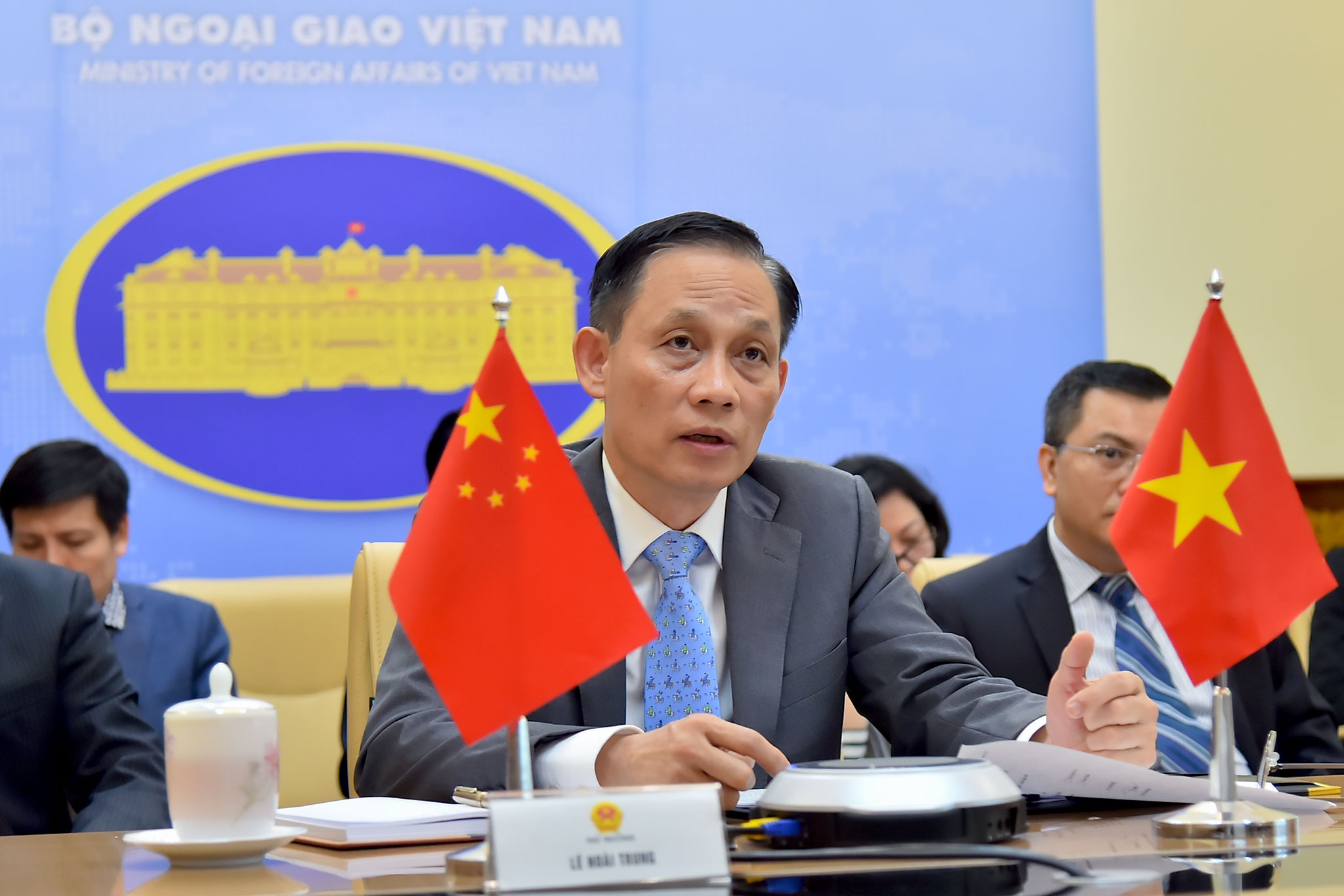 ກອງ​ປະຊຸມ​ອອນ​ລາຍ ລະຫວ່າງ ​ເລຂາທິການ​ໃຫຍ່​ຄະນະ​ຊີ້​ນໍາ​ການ​ຮ່ວມ​ມື​ສອງ​ຝ່າຍ​ ຫວຽດນາມ - ຈີ​ນ ​ແລະ ຈີນ - ຫວຽດນາມ