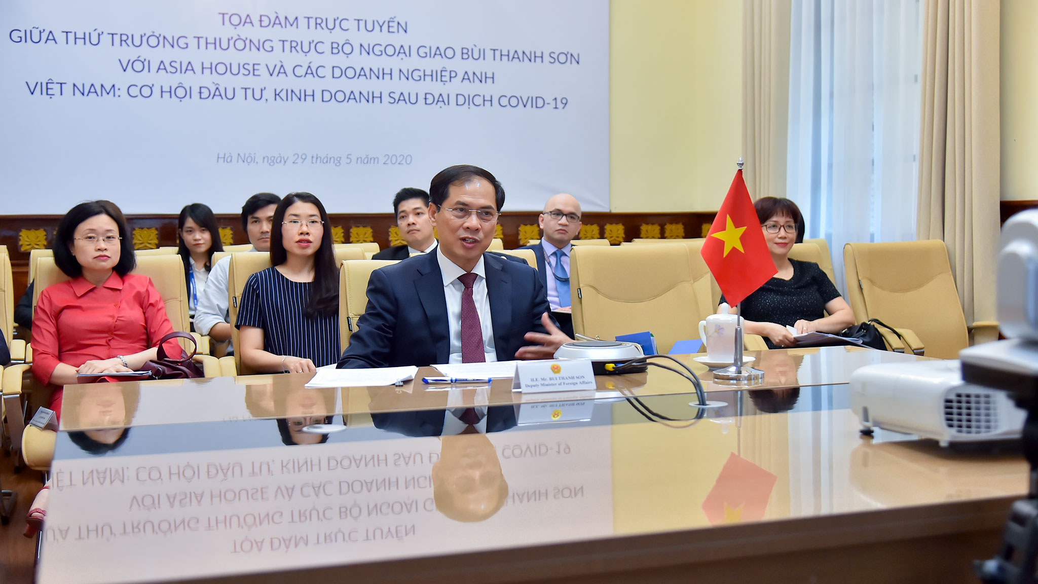 ການ​ໂອ້​ລົມ​ສົນທະນາ​ທາງ​ອອນ​ລາຍ: “ຫວຽດນາມ: ກາລະ​ໂອກາດ​ລົງທຶນ, ດໍາ​ເນີນ​ທຸລະ​ກິດ ພາຍຫຼັງ​ໂລກລະບາດ​ໂຄ​ວິດ - 19”
