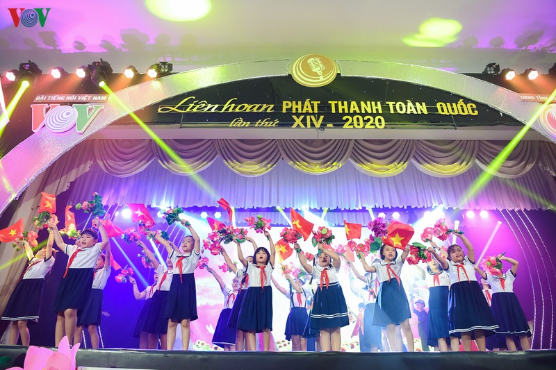ໄຂ​ງານມະ​ໂຫລານກ​ະ​ຈາຍ​ສຽງ​ທົ່ວ​ປະ​ເທດ​ຄັ້ງ​ທີ 14