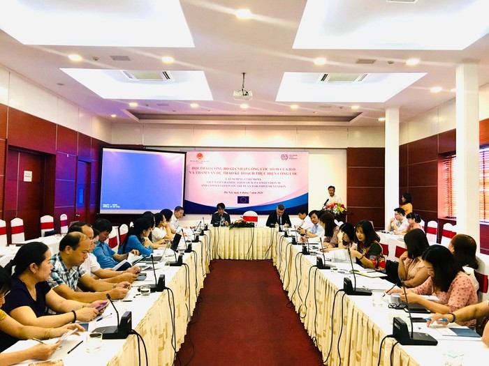 ສົນທິສັນຍາ​ເລກທີ 98 ນໍາ​ມາ​​ເຊິ່ງສະ​ພາບ​ແວດ​ລ້ອມ​ເຮັດ​ວຽກອັນ​ເປັນ​ປົກກະຕິ​ໃຫ້​ແກ່​ແຮງ​ງານ​ຢູ່ ຫວຽດນາມ
