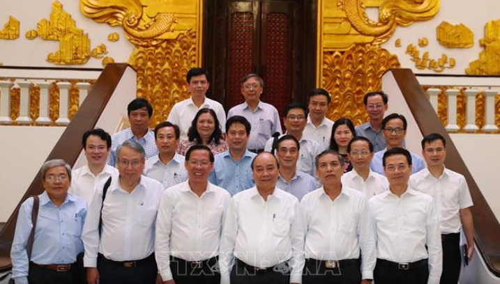 ທ່ານ​ນາ​ຍົ​ກ​ລັດ​ຖະມົນ​ຕີ​ ຫງວຽນ​ຊວັນ​ຟຸກ​ ເຮັດ​ວຽກ​ກັບ​ການ​ນຳຫຼັກ​ແຫຼ່ງ​ແຂວງ​ເບ໊ນ​ແຈ