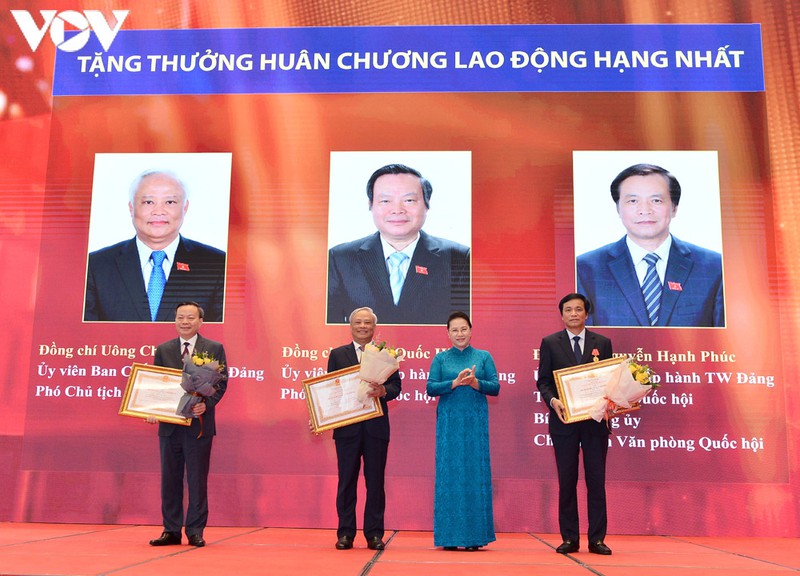 ປະ​ທານ​ສະ​ພາ​ແຫ່ງ​ຊາດ ເຂົ້າ​ຮ່ວມ​ພິ​ທີ​ສະ​ເຫຼີ​ມ​ສະ​ຫຼອງ 75 ປີ ແຫ່ງວັນ​ການປະ​ຕິ​ວັດ ເດືອນ​ສິງ​ຫາ ແລະ ກອງ​ປະ​ຊຸມ​ໃຫຍ່​ ​ຜູ້​ແທນປະ​ຊາ​ຊົນ​ທົ່ວ​ປະ​ເທດ​ຢູ່​ເຕິນ​ຈ່າວ