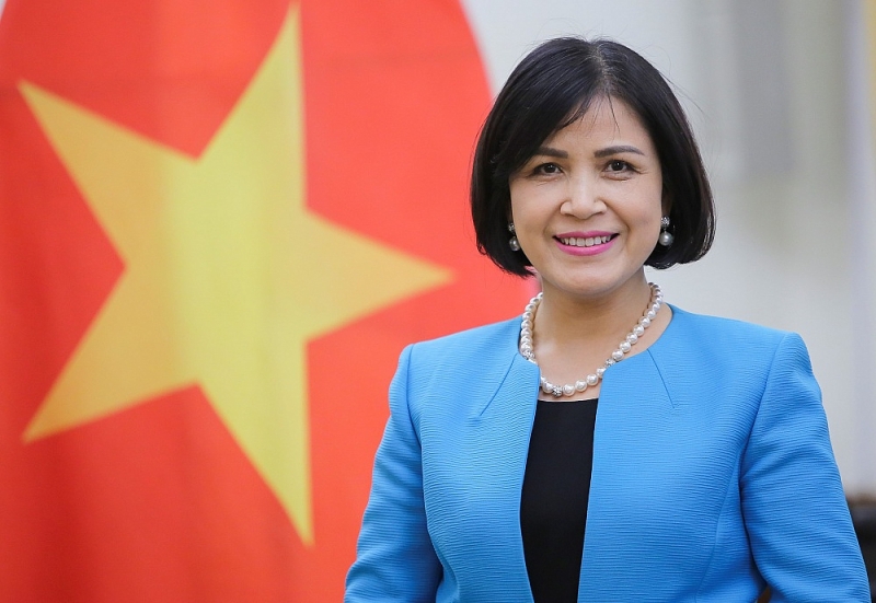 ຄ​ະ​ນະ​ຜູ້​ຕາງ​ໜ້າ​ຫວຽດ​ນາມ ປະ​ຈຳ ເຊີ​ແນວ​ຈັດ​ຕັ້ງ​ພິ​ທີ​ສະ​ເຫຼີມ​ສະຫຼອງ 75 ປີ​ແຫ່ງວັນ​ປະ​ຕິ​ວັດ ເດືອ​ນ​ສິງ​ຫາ