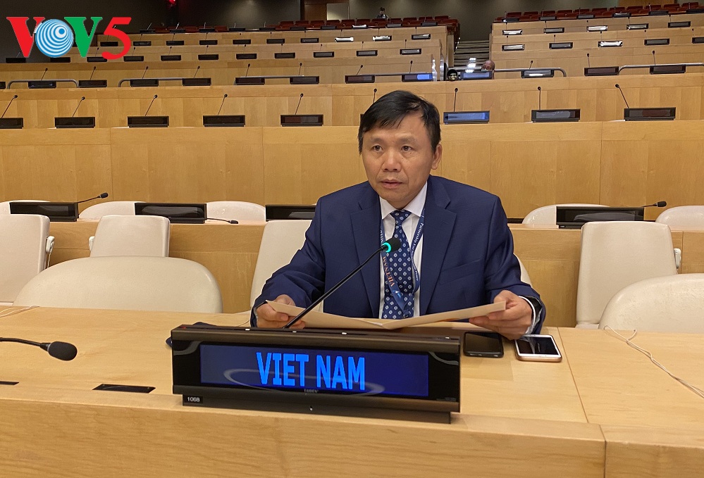 ສະ​ພາ​ຄວາມ​ໝັ້ນ​ຄົງສະ​ຫະ​ປະ​ຊາ​ຊາດ ປຶກ​ສາ​ຫາ​ລຶືກ່ຽວ​ກັບ​ການ​ເຄື່ອນ​ໄຫວ​ຂອງຄະ​ນະ​ປະ​ຕິ​ບັດ​ງານ​ໜູນ​ຊ່ວຍຂອງ ສະ​ຫະ​ປະ​ຊາ​ຊາດ ຢູ່ ໂຊ​ມາ​ລີ