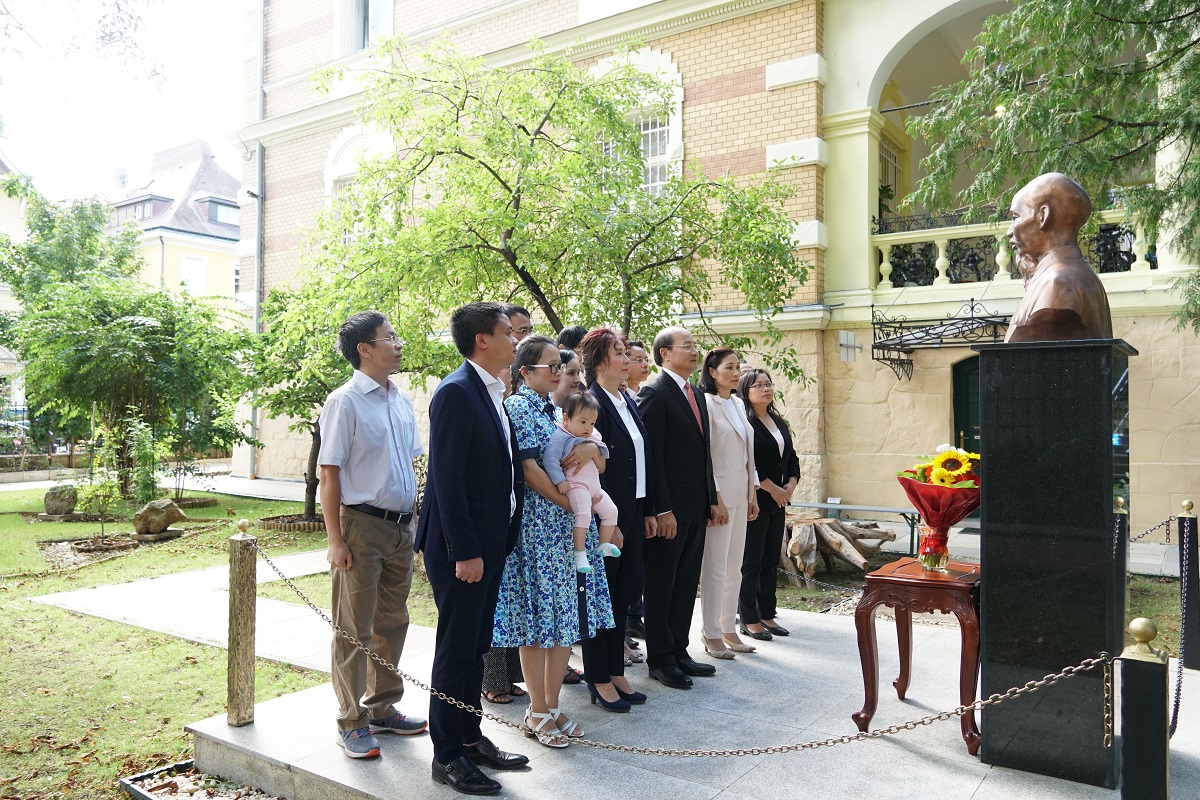 ການ​ເຄື່ອນ​ໄຫວ​ສະ​ເຫຼີມ​ສະຫຼອງວັນ​ຊາດ​ຫວຽດ​ນາມ​ຢູ່​ບັນ​ດາ​ປະ​ເທດ​ໃນ​ໂລກ