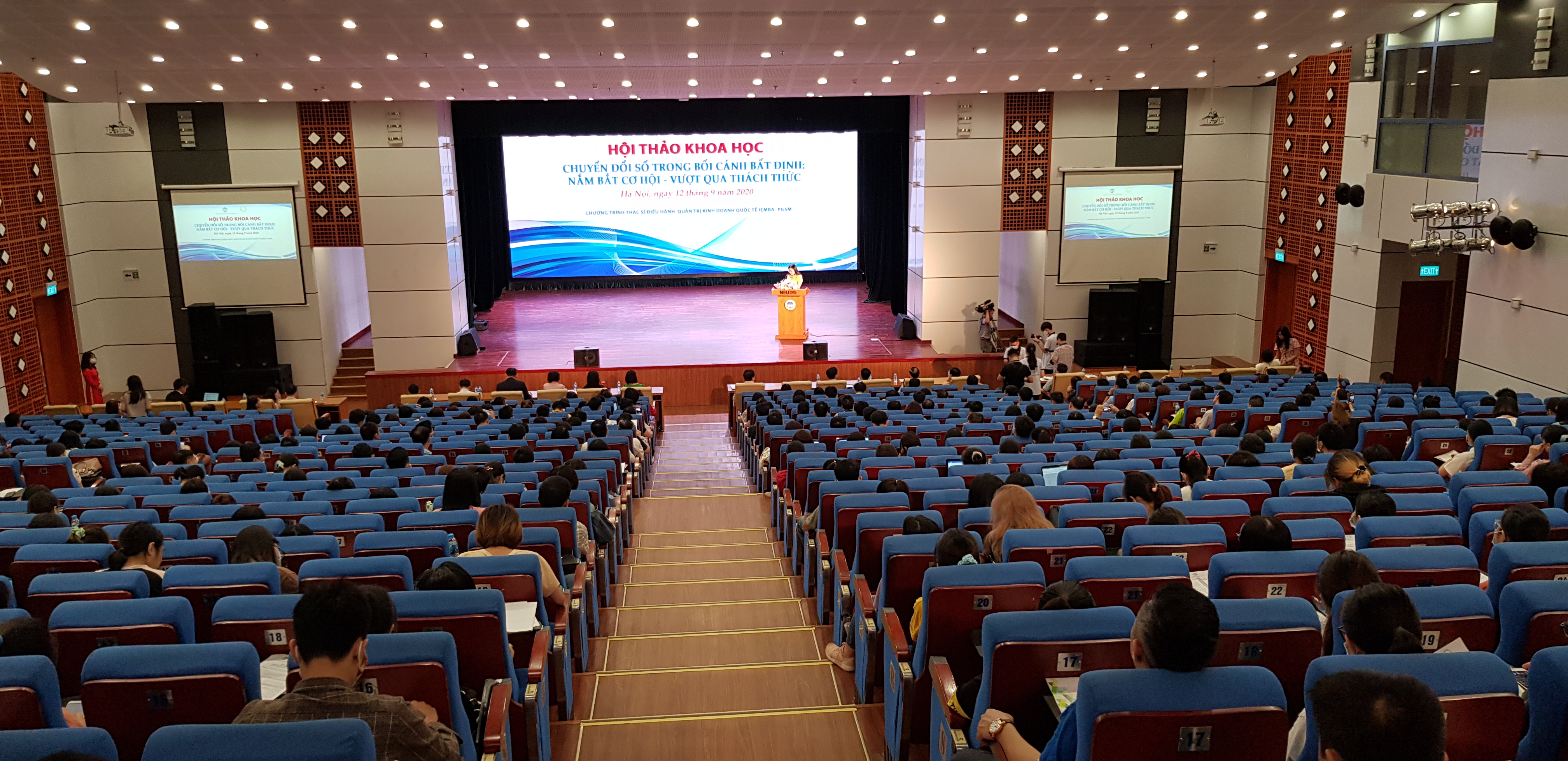 ຫັນ​ໄປ​ສູ່​ດີ​ຈີ​ຕອນ​ໃນ​ສ​ະ​ພາບ​ການ​ບໍ່​ຄົງ​ທີ່: ຍາດ​ແຍ່ງ​ກາ​ລະ​ໂອ​ກາດ - ຜ່ານ​ຜ່າ​ສິ່ງ​ທ້າ​ທາຍ