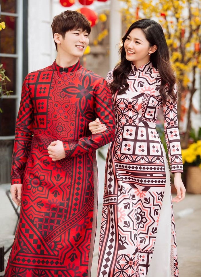 ແນະ​ນຳ​ການ​ຕອບ​ຄຳ​ຖາມ​ກ່ຽວ​ກັບ​ທີ່​ມາ​ຂອງ​ຊຸດ​ເສື້ອ​ຍາວ ຫວຽດ​ນາມ