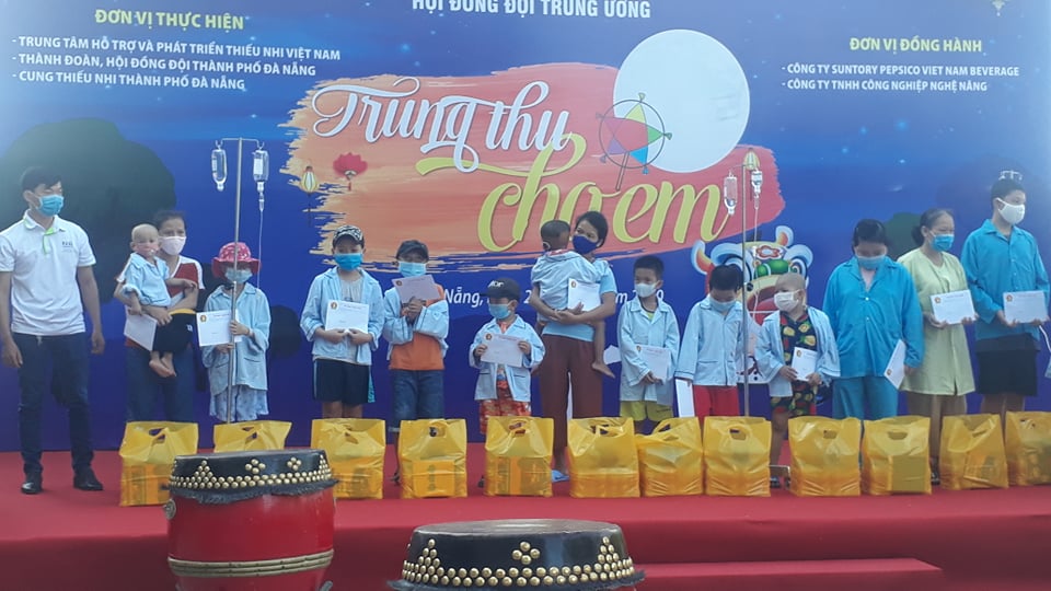 ຈັດ​ຕັ້ງ​ວັນ​ບຸນ​ໄຫວ້​ພະ​ຈັນ​ໃຫ້​ເດັກ​ນ້ອຍ​ຢູ່​ທ້ອງ​ຖິ່ນ​ຕ່າງໆ