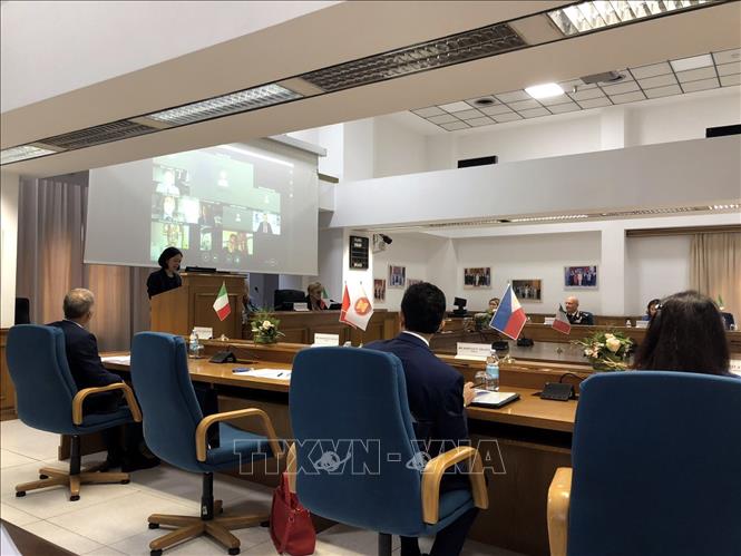 ເພີ່ມ​ທະ​ວີ​ການ​ສົມ​ທົບຜັນ​ຂະ​ຫຍາຍ​ແຜນ​ການ​ກະ​ທຳ​ການ​ພົວ​ພັນ​ຄູ່​ຮ່ວມ​ມື​ພັດ​ທະ​ນາ​ອີ​ຕາ​ລີ  - ອາ​ຊຽນ