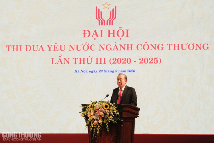 ໄຂ​ກອງ​ປະ​ຊ​ຸມໃຫຍ່ແຂ່ງ​ຂັນ​ຮັກ​ຊາດຂະ​ແໜງ​ການອຸດສາຫະກຳ ແລະການຄ້າ