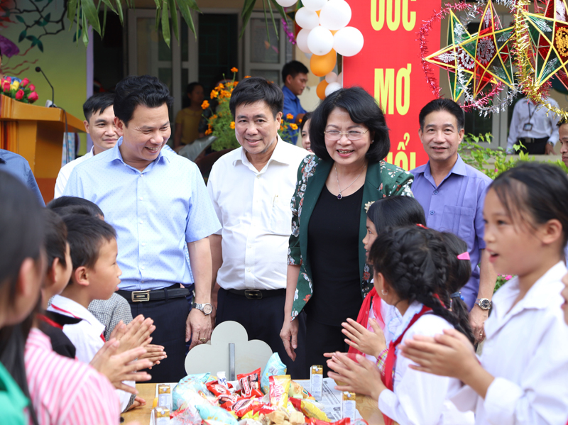 ບັນ​ດາ​ການ​ເຄື່ອນ​ໄຫວ​ຕ້ອນ​ຮັບວັນ​ບຸນ​ໄຫວ້​ພະ​ຈັນ