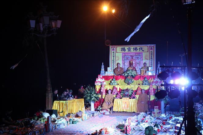 ແຂ​ວງ​ຫາຍ​ເຢືອງ ຈັດ​ຕັ້ງ​ພ​ິ​ທີ​ສູດມົນ​ພາ​ວະ​ນາ​ຂໍ​ຄວາມ​ສະ​ຫງົບ​ສຸກ​ຢູ່ ແມ່​ນ້ຳ​ ລູກ​ເດົ່າ