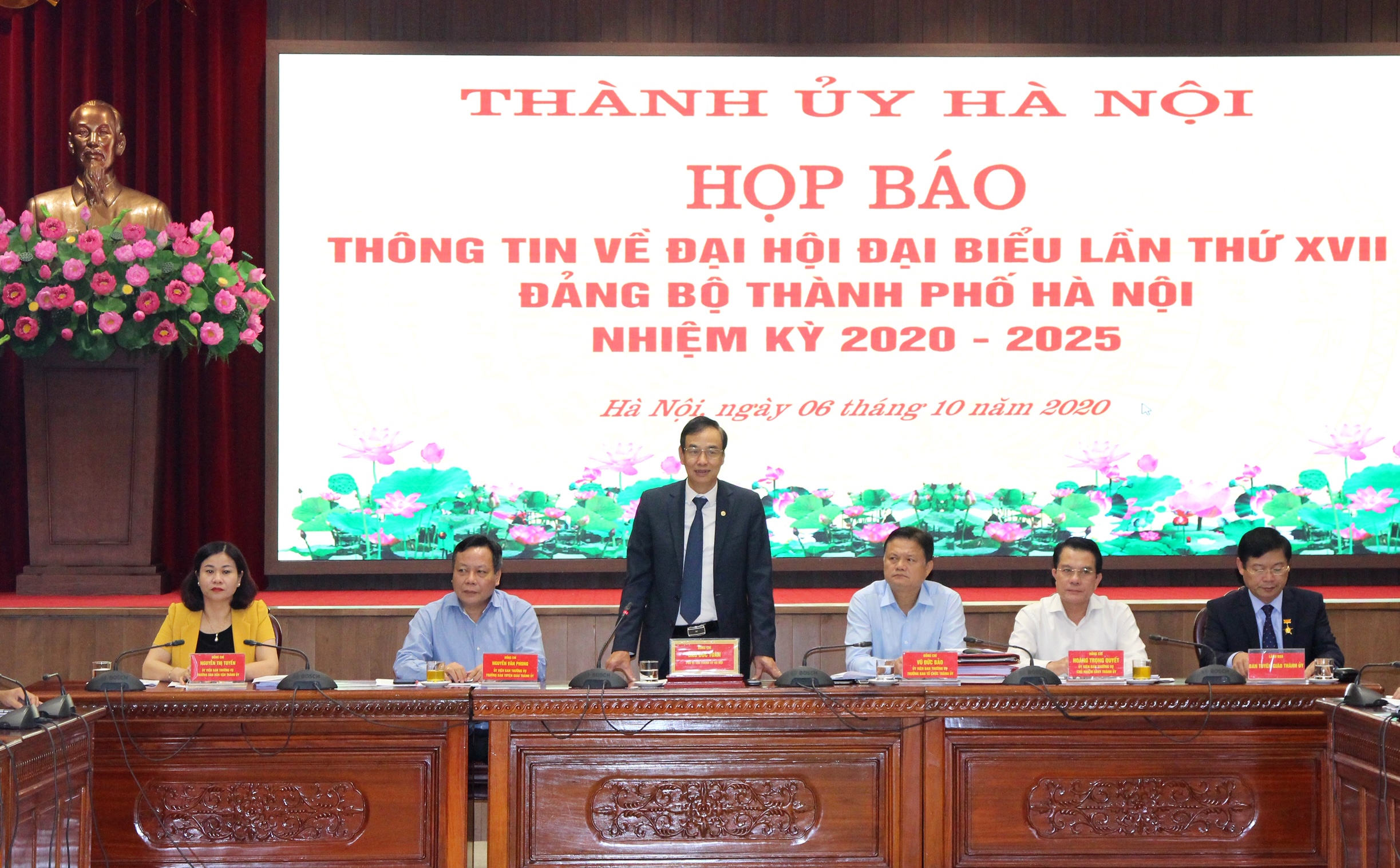 ກຽ​ມ​ພ້ອມ​ຈັດ​ຕັ້ງ​ກອງ​ປະ​ຊຸ​ມ​ໃຫຍ່​​ຜູ້​ແທນ​ຄັ້ງ​ທີ 17 ອົງຄະ​ນະ​ພັກ​ນະ​ຄອນ​ຮ່າ​ໂນ້ຍ