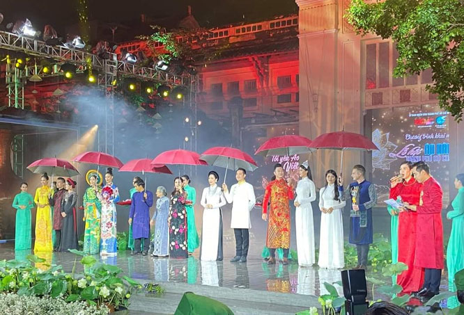 ງານ​ບຸນເສື້ອ​ຍາວນະ​ຄອນ​ໂຮ່​ຈີ​ມິນ ປີ 2020  -​​ ງານ​ບຸນທີ່​ເປັນ​ເອ​ກະ​ລັກ