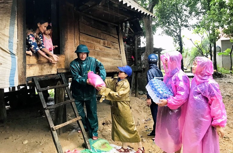ມີ 23 ຄົນ​ເສຍ​ຊີ​ວິດ ແລະ 18 ຄົນ​ຫາຍ​ສາບ​ສູນ​ ຍ້ອນ​ຝົນ​ຕົກ​ໜັກ, ນ້ຳ​ຖ້ວມ​ຢູ່​ເຂດ​ພາກ​ກາງ