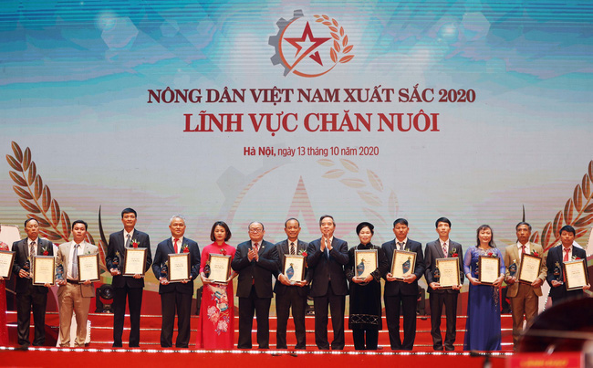 ເຊ​ີ​ດ​ຊູ ແລະ ມອບ​ລາງວັນ ຊາວ​ກະ​ສິ​ກອນ ຫວຽດ​ນາມ​ດີ​ເດັ່ນ​ 63 ຄົນ​ໃນ​ປີ 2020
