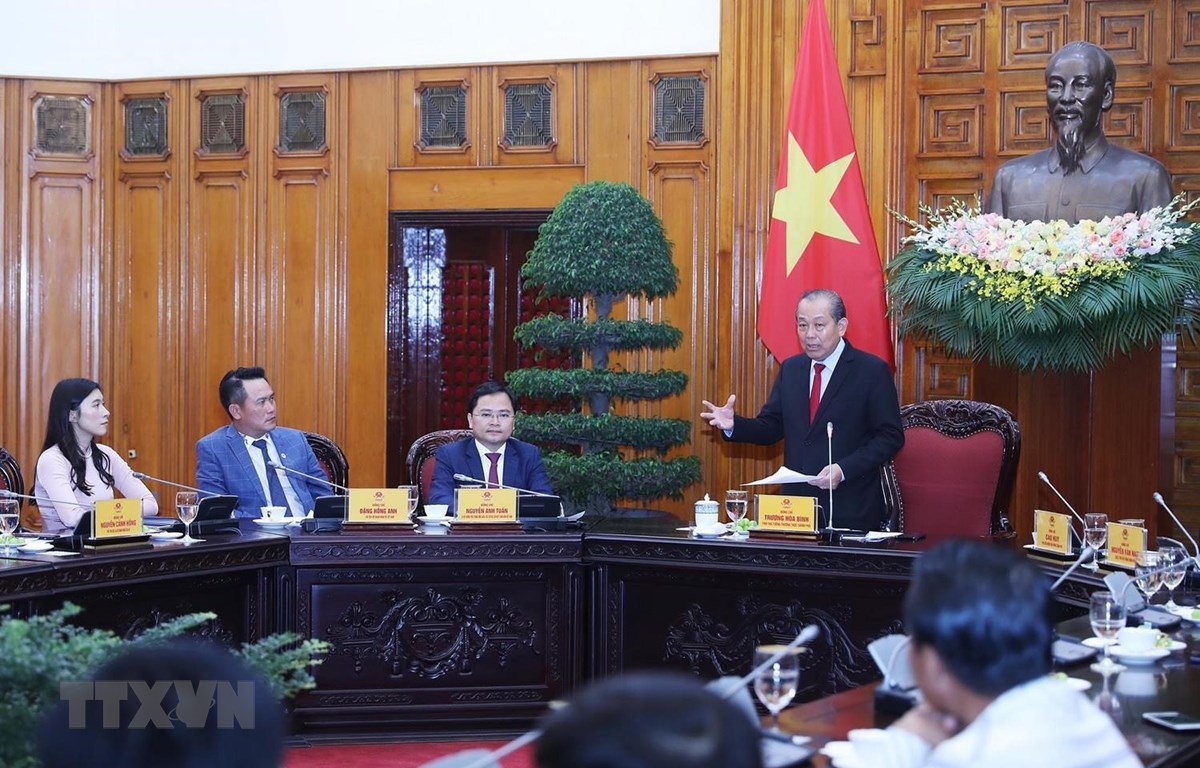 ຍ​າມ​ໃດລັດ​ຖະ​ບານກໍ່​ຮ່ວມ​ເດີນ​ທາງ​ພ້ອມກັບ​ນັກ​ທຸ​ລະ​ກິດ, ວິ​ສາ​ຫະ​ກິດ