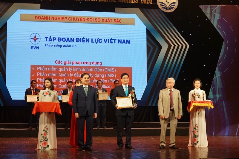 ພີ​ທີມອ​ບ​ລາງວັນ ຫັນ​ເປັນ​ດີ​ຈີ​ຕອນ  ຫວຽດ​ນາມ ປີ 2020
