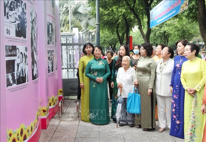ງານ​ວາງ​ສະ​ແດງ 90 ປີ​ແຫ່ງ​ຂີດ​ໝາຍ​ຂອງ​ສະ​ຫະ​ພ​ັນ​ແມ່​ຍິງ​ຫວຽດ​ນາມ